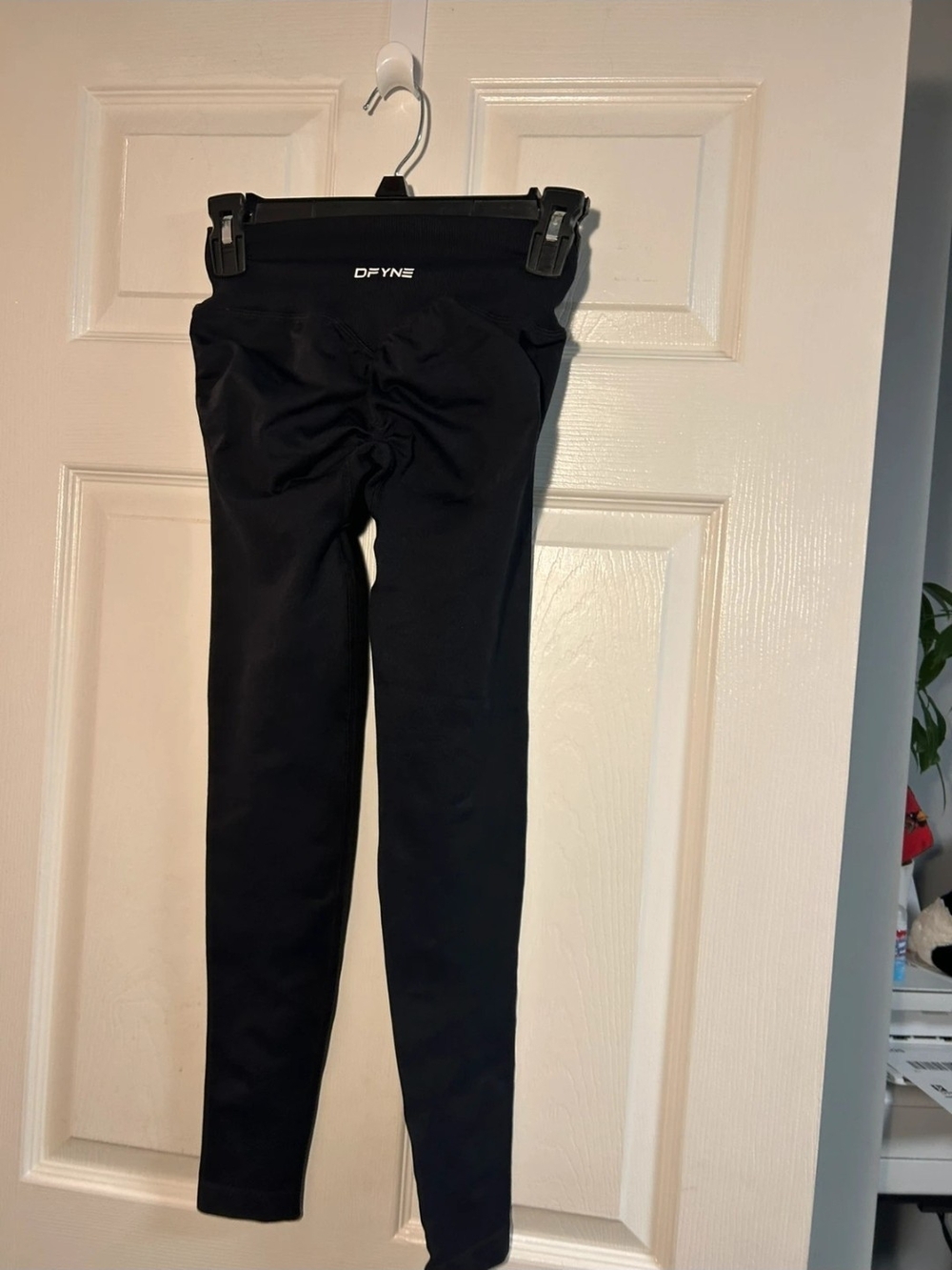 Dfyne Black Scrunch-Butt Leggings Size S